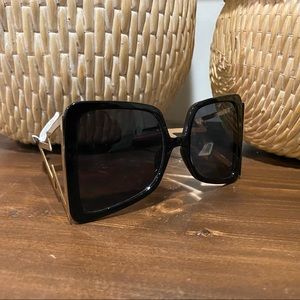 NWT WOMEN’S FREE PEOPLE ZIGGY LIGHTNING BOLT SUNGLASSES OVERSIZED BLACK